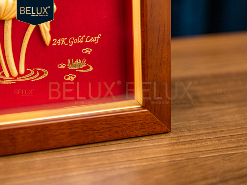 Tranh Hoa Sen Nền Đỏ Dát Vàng 24k Kt 20x20cm